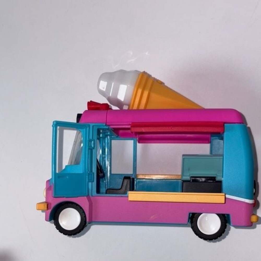 Roblox Adopt Me Ice Cream Truck + Pets Bundle - Lights/Music - Bee/Unicorn/Snowm - Picture 5 of 11